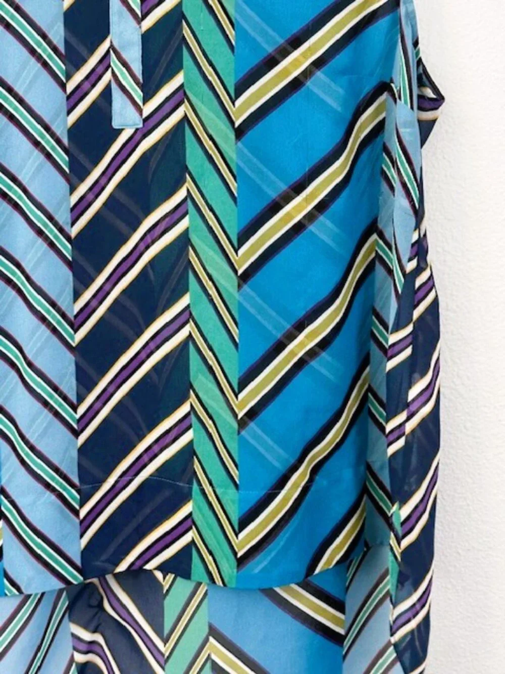 Cabi Teal Chevron Sleeveless V-Neck Top Size Large
